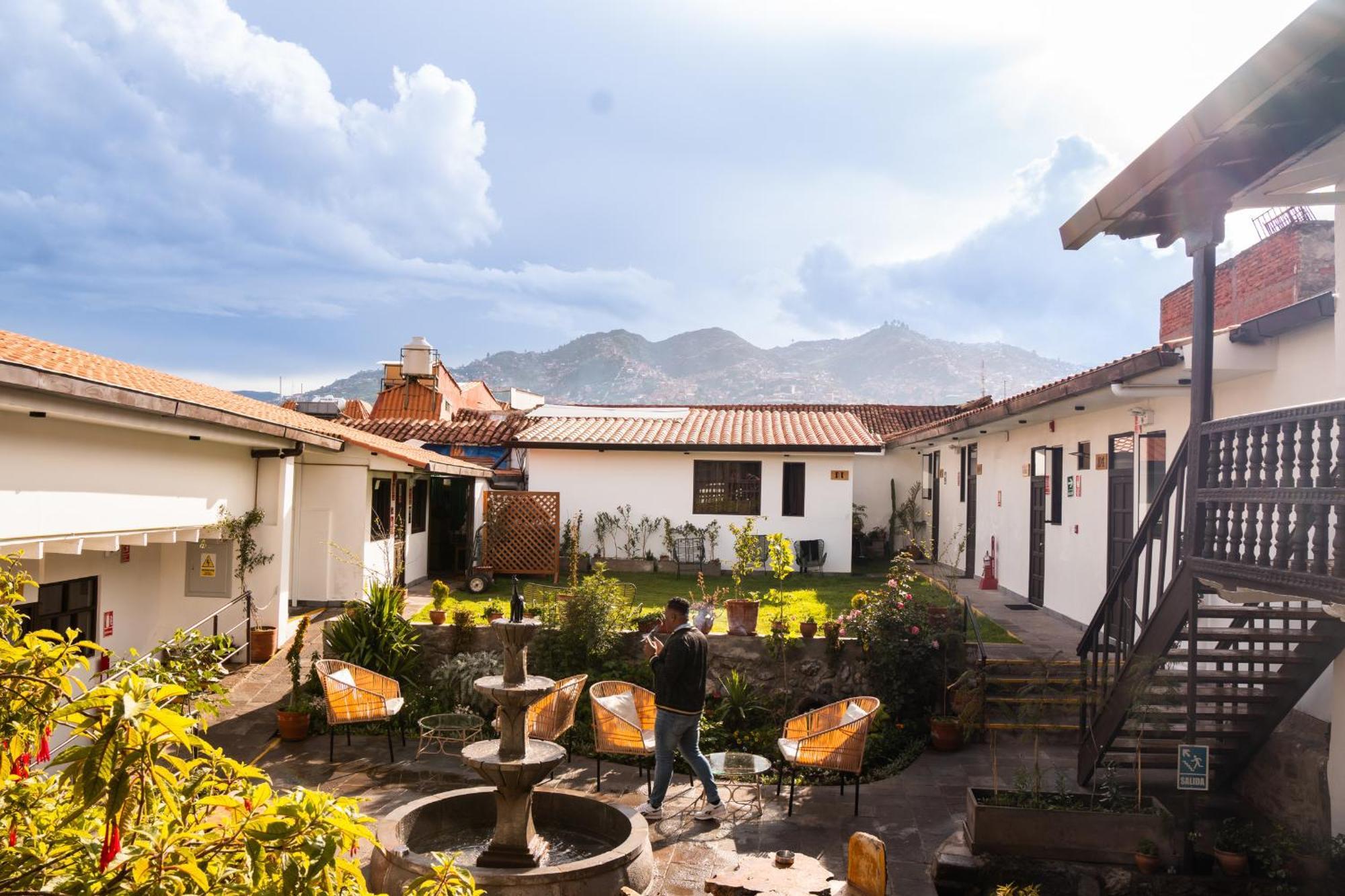 Black Llama Hostal *
